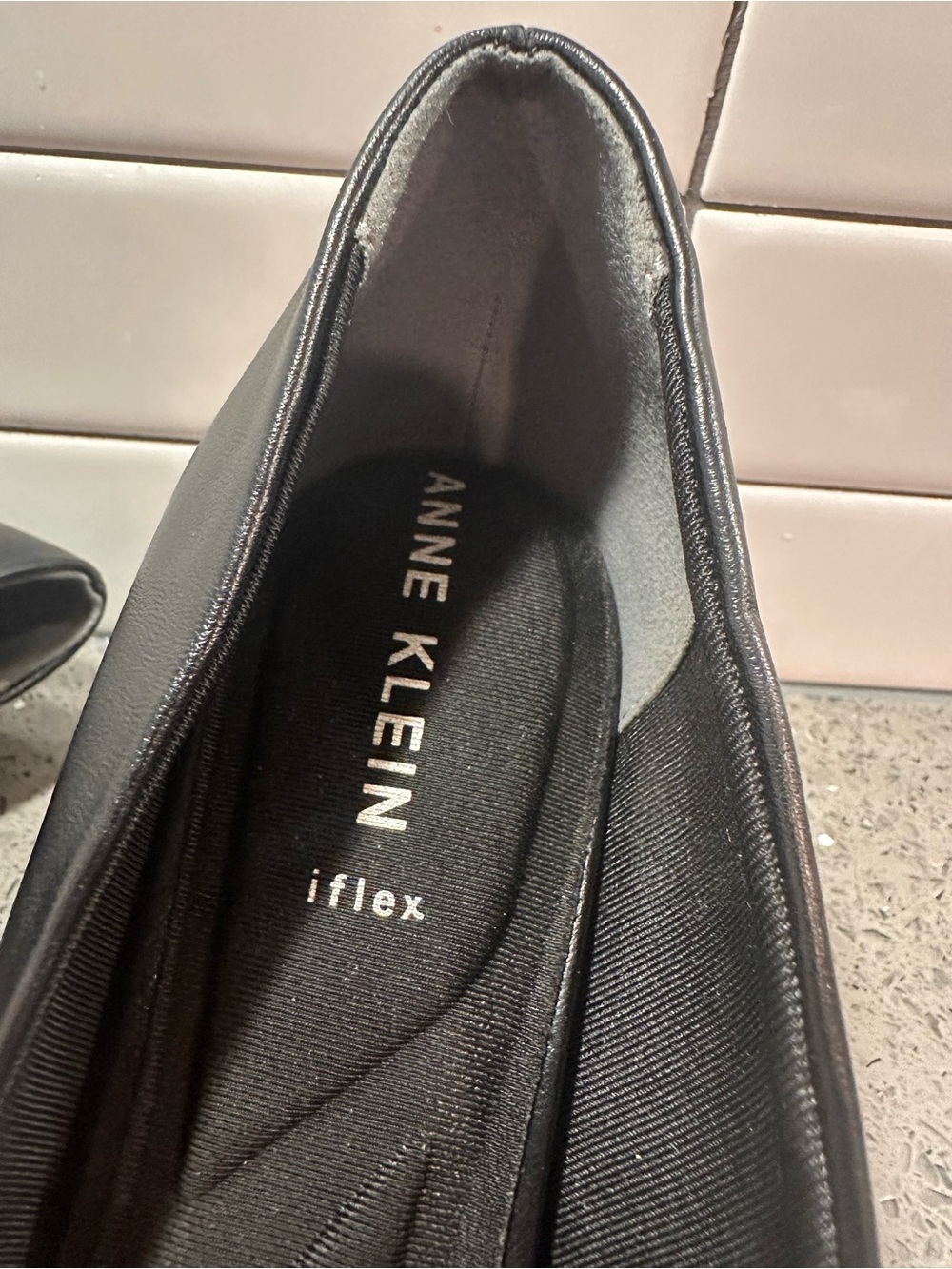 Anne Klein Black Pointed Toe Mid-Heel Pumps - Picture 2 of 3